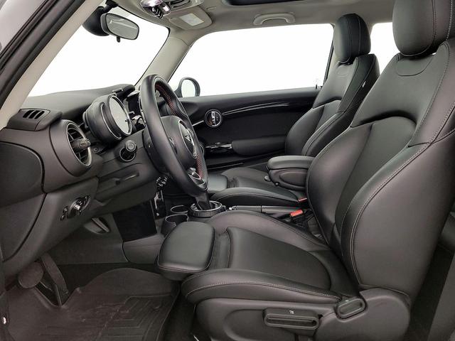 Photo of 2015 Silver MINI Hardtop