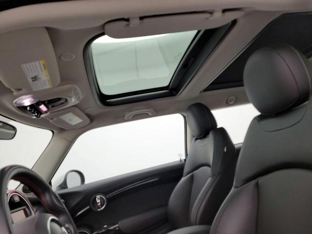 Photo of 2015 Silver MINI Hardtop