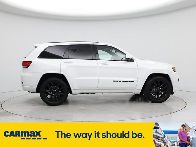 Photo of 2019 White Jeep Grand Cherokee