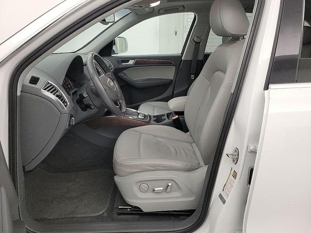 Photo of 2014 White Audi Q5
