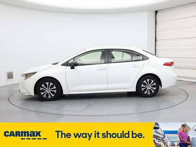 Photo of 2022 White Toyota Corolla Hybrid
