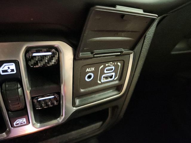 Photo of 2018 Blue Jeep Wrangler