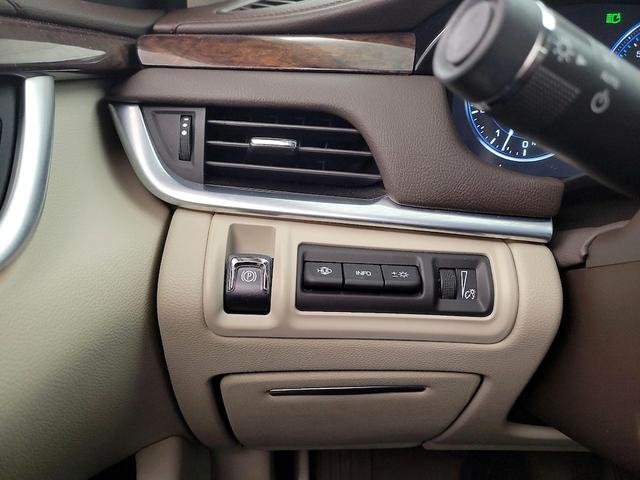 Photo of 2014 White Cadillac XTS