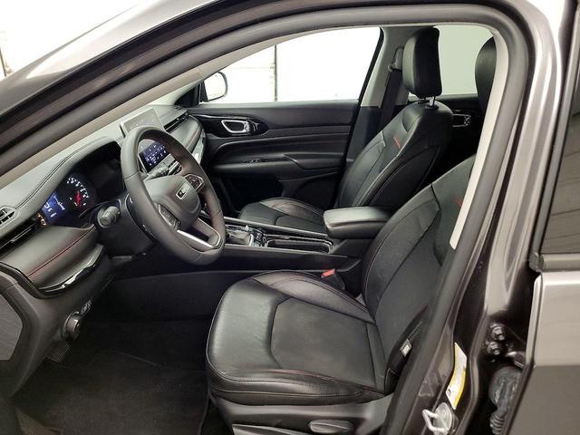 Photo of 2022 Gray Jeep Compass