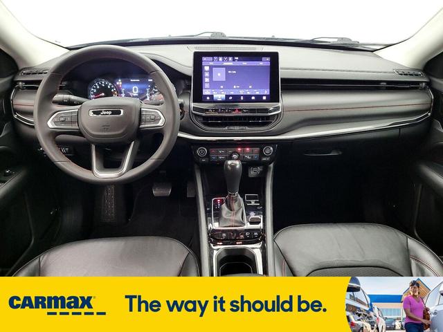 Photo of 2022 Gray Jeep Compass