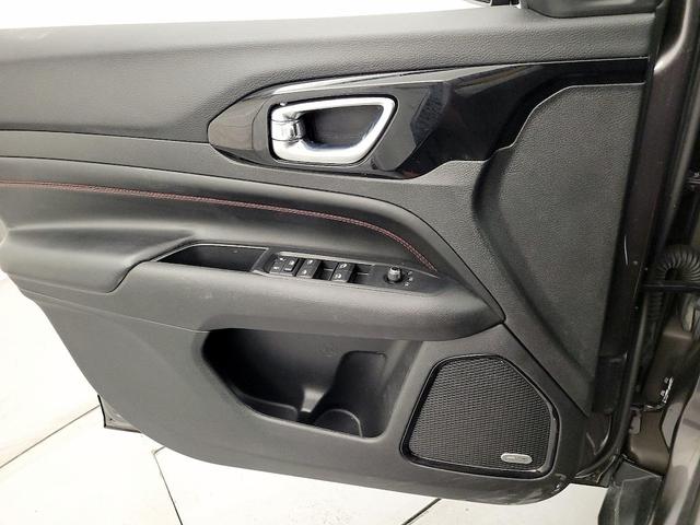 Photo of 2022 Gray Jeep Compass
