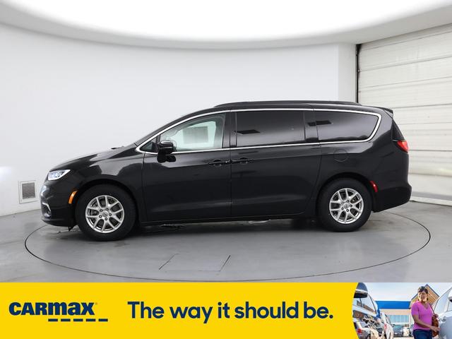 Photo of 2022 Black Chrysler Pacifica