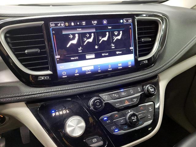 Photo of 2022 Black Chrysler Pacifica