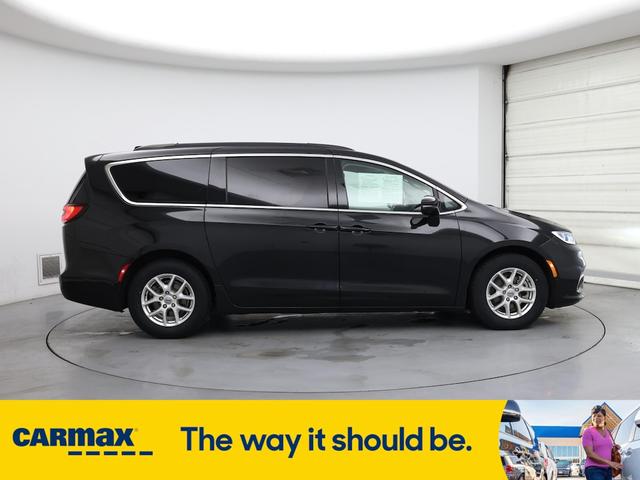 Photo of 2022 Black Chrysler Pacifica