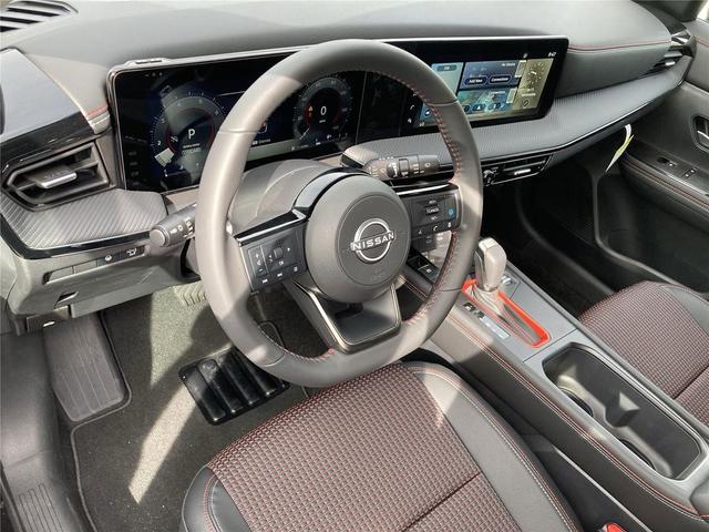 Photo of 2025 Super Black Nissan Kicks