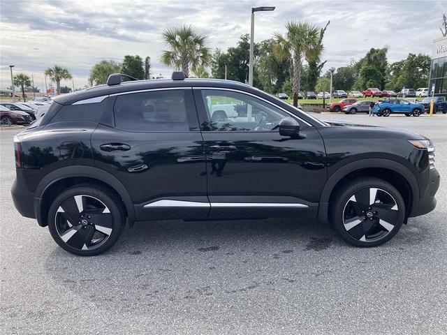 Photo of 2025 Super Black Nissan Kicks