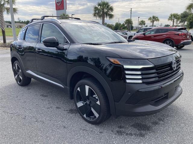 Photo of 2025 Super Black Nissan Kicks