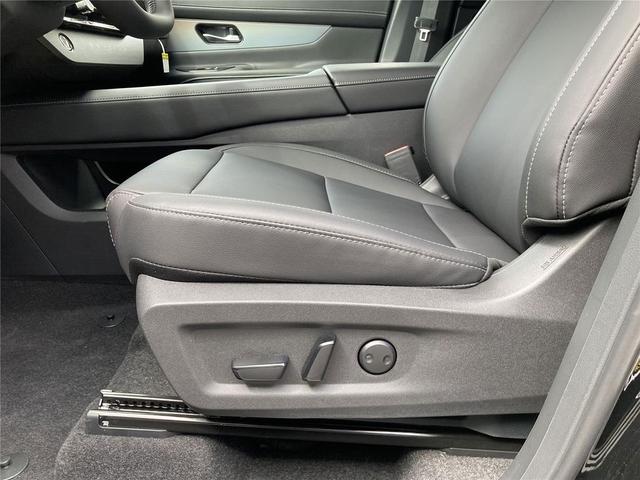 Photo of 2025 Super Black Nissan Murano