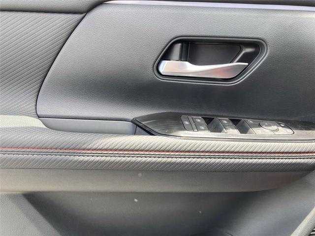 Photo of 2025 Scarlet Ember Tintcoat Nissan Kicks