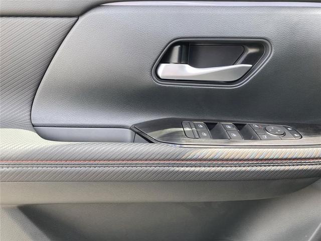 Photo of 2025 Super Black Nissan Kicks