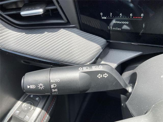 Photo of 2025 Super Black Nissan Kicks