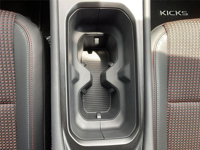 Photo of 2025 Super Black Nissan Kicks