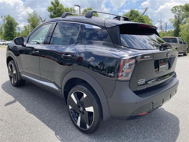 Photo of 2025 Super Black Nissan Kicks