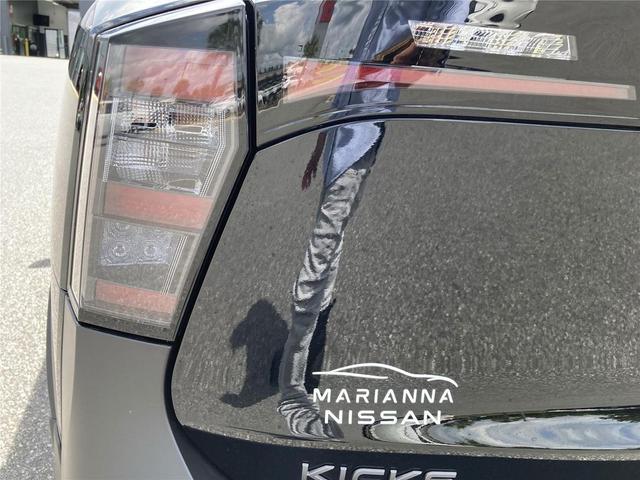 Photo of 2025 Super Black Nissan Kicks