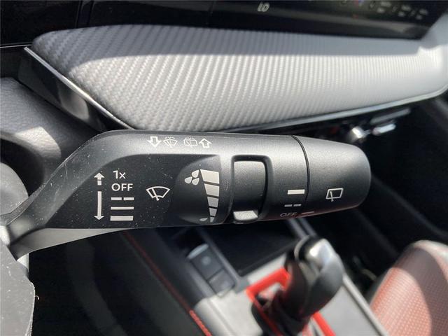 Photo of 2025 Super Black Nissan Kicks