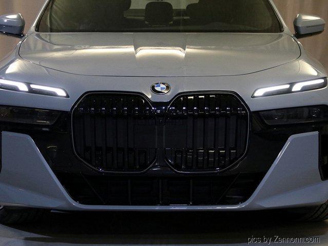 Photo of 2025 Gray Metallic BMW 740