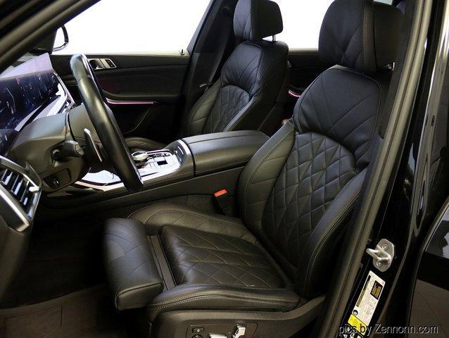 Photo of 2023 Black Sapphire Metallic BMW X7