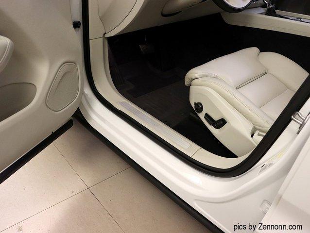 Photo of 2020 Crystal White Metallic Volvo XC60