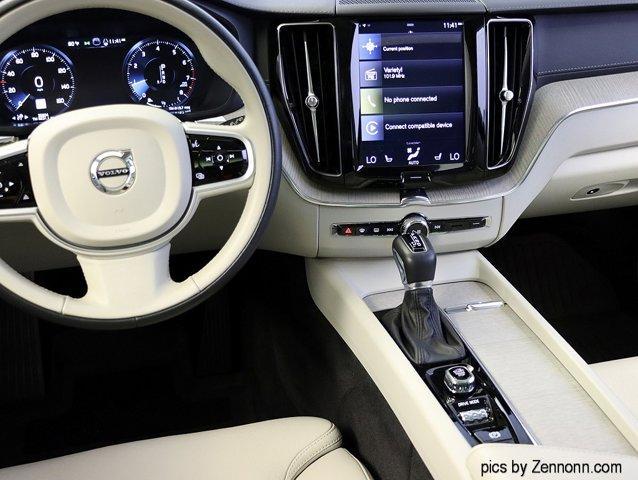 Photo of 2020 Crystal White Metallic Volvo XC60