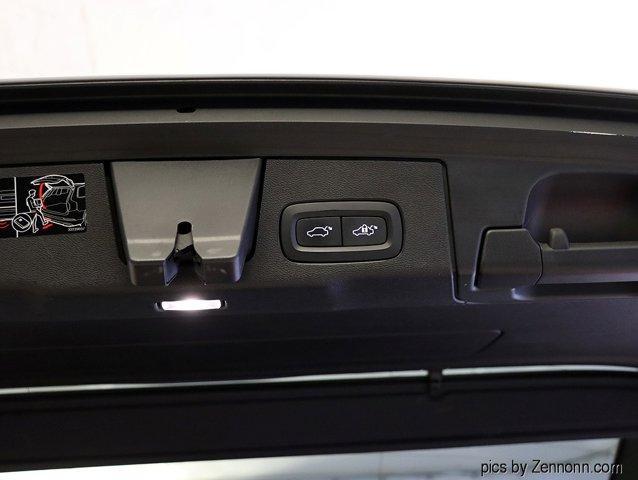 Photo of 2020 Crystal White Metallic Volvo XC60