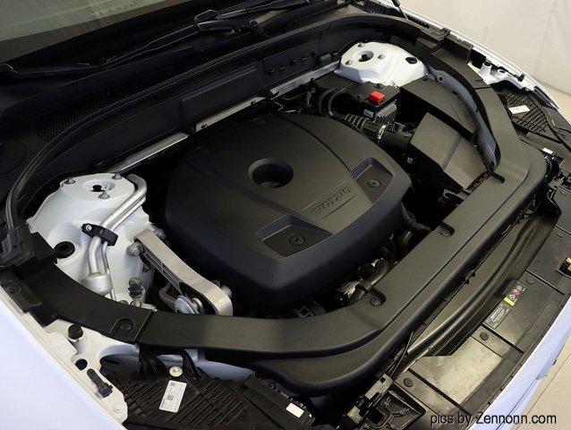 Photo of 2020 Crystal White Metallic Volvo XC60