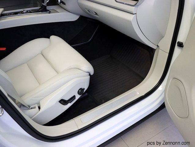 Photo of 2020 Crystal White Metallic Volvo XC60