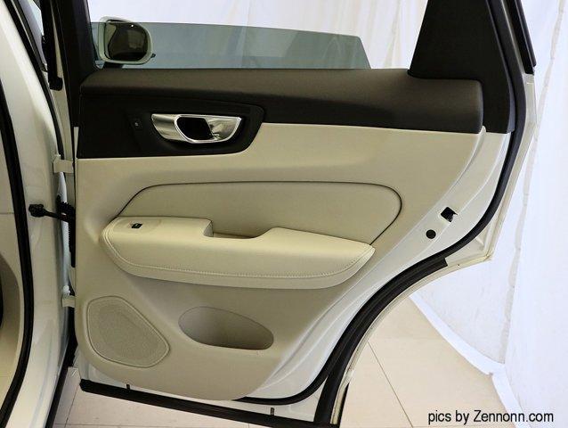 Photo of 2020 Crystal White Metallic Volvo XC60