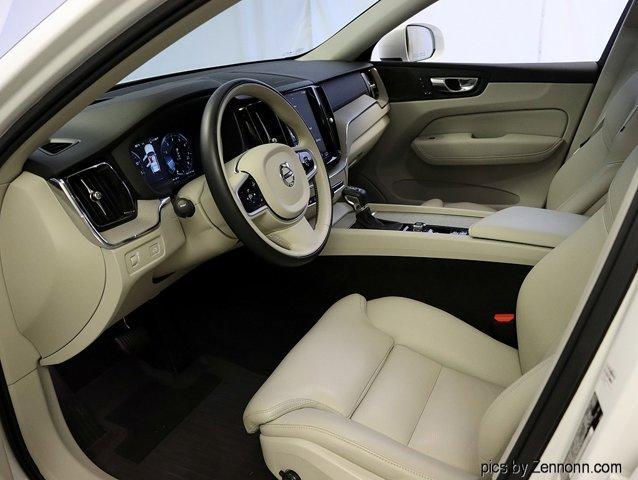 Photo of 2020 Crystal White Metallic Volvo XC60