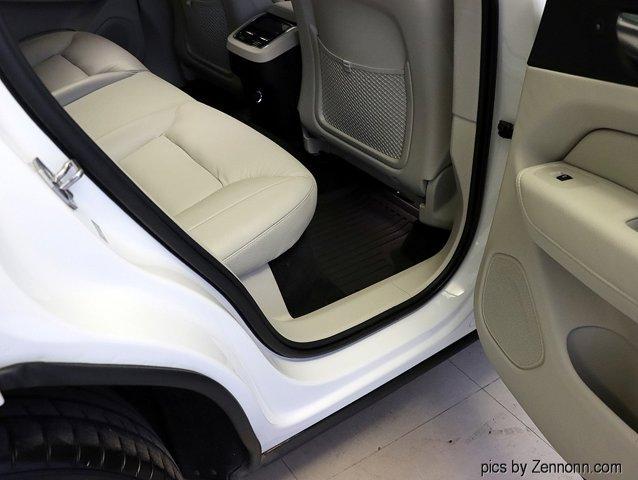 Photo of 2020 Crystal White Metallic Volvo XC60