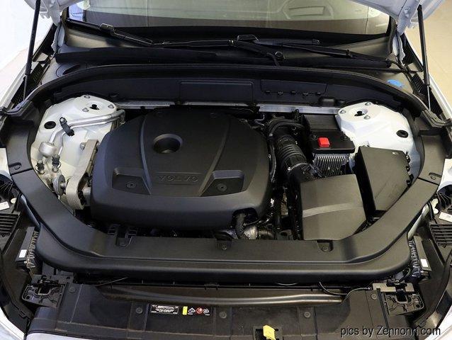 Photo of 2020 Crystal White Metallic Volvo XC60