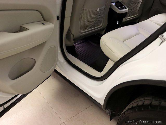 Photo of 2020 Crystal White Metallic Volvo XC60