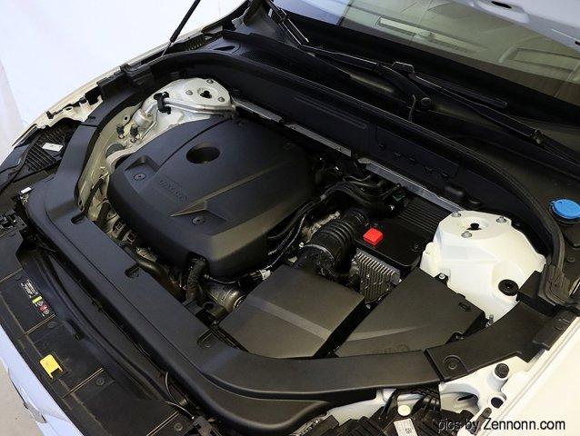 Photo of 2020 Crystal White Metallic Volvo XC60