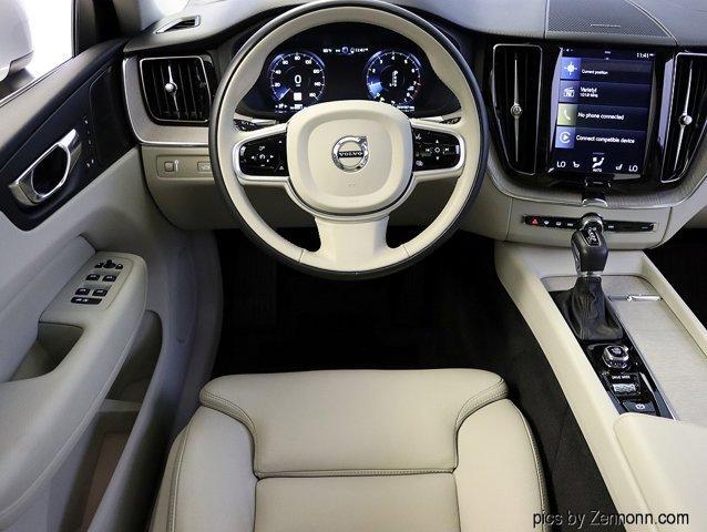 Photo of 2020 Crystal White Metallic Volvo XC60