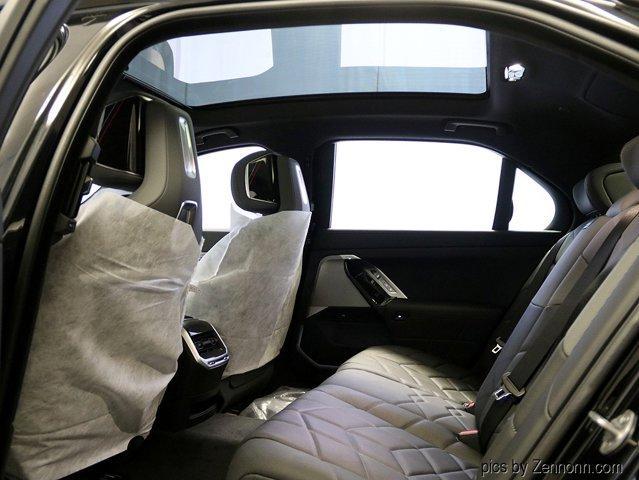 Photo of 2025 Black Sapphire Metallic BMW 760