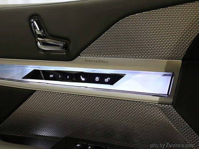 Photo of 2025 Black Sapphire Metallic BMW 760