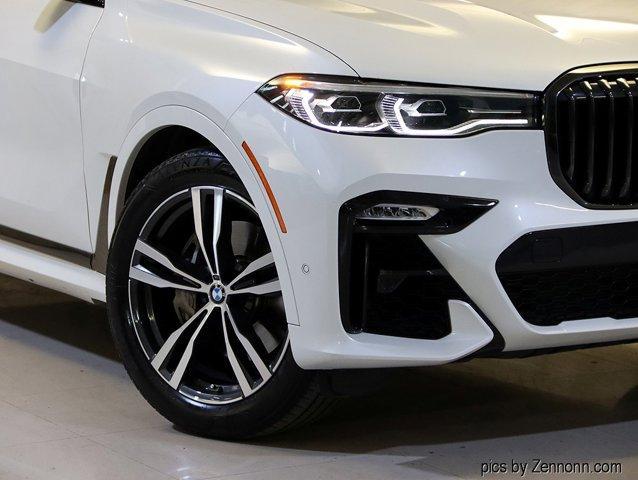 Photo of 2022 Mineral White Metallic BMW X7