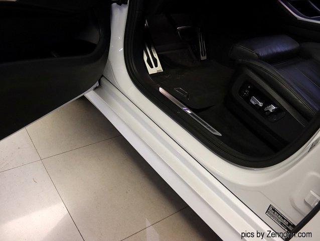 Photo of 2022 Mineral White Metallic BMW X7