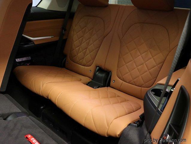 Photo of 2026 Black Sapphire Metallic BMW X7