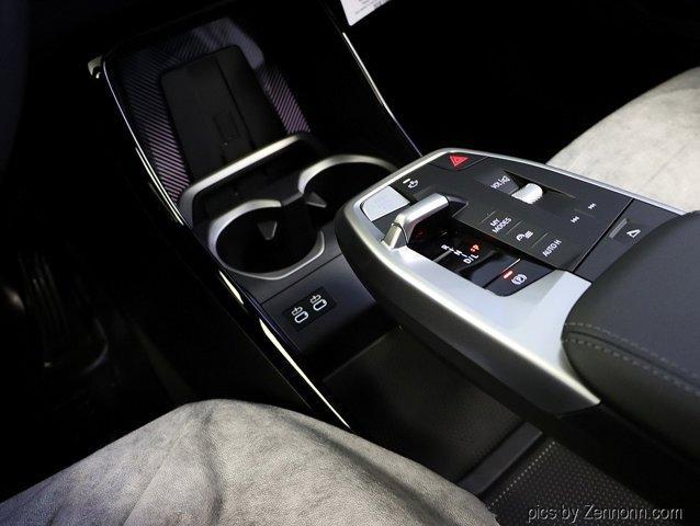 Photo of 2025 Alpine White BMW X1