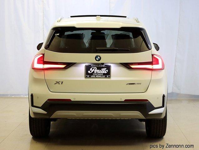 Photo of 2025 Alpine White BMW X1