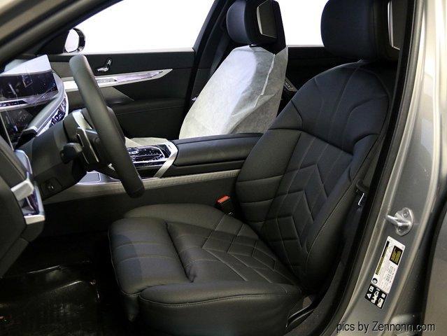 Photo of 2025 Gray Metallic BMW 760