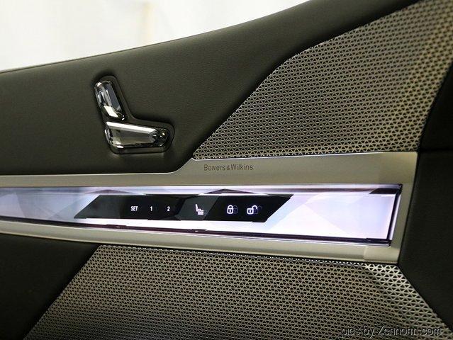 Photo of 2025 Gray Metallic BMW 760