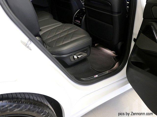 Photo of 2023 Mineral White Metallic BMW X7
