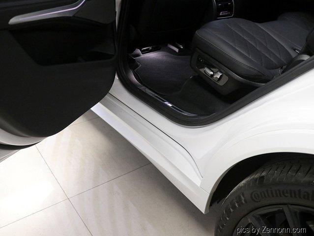 Photo of 2023 Mineral White Metallic BMW X7
