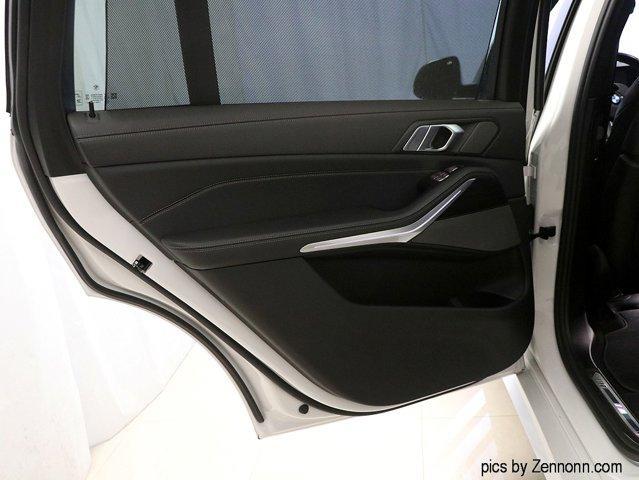 Photo of 2023 Mineral White Metallic BMW X7